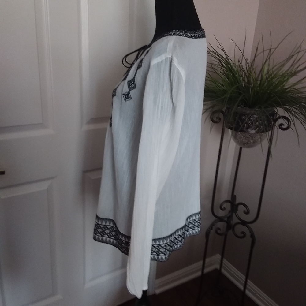 C. Wonder Ladies Black and White Tunic Top - Picture 3 of 8
